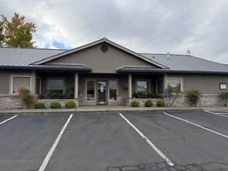 935 Town Centre Drive A, B, Medford, OR 97504