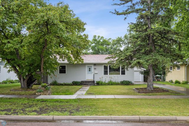 2906 10th Street N, Fargo, ND 58102