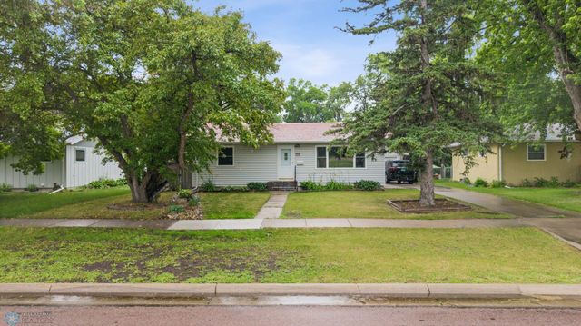 2906 10th Street N, Fargo, ND 58102