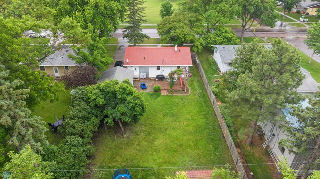 2906 10th Street N, Fargo, ND 58102