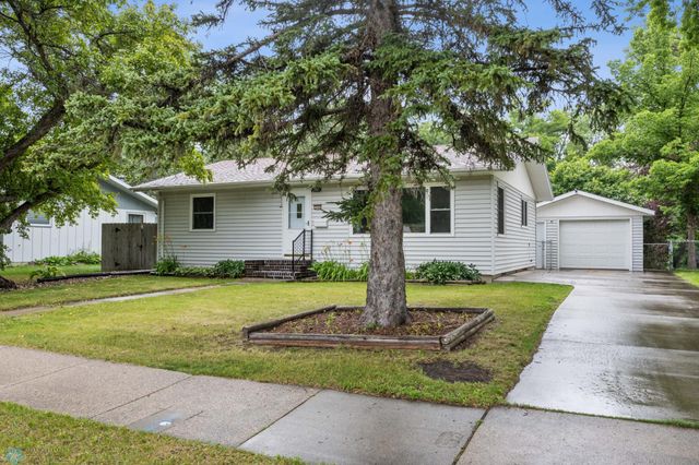 2906 10th Street N, Fargo, ND 58102