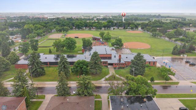 2906 10th Street N, Fargo, ND 58102