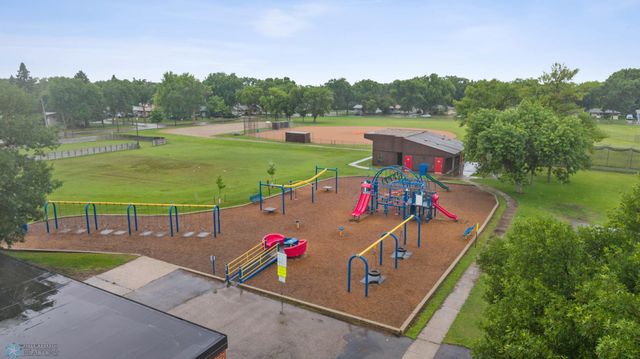 2906 10th Street N, Fargo, ND 58102