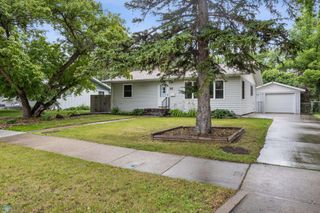 2906 10th Street N, Fargo, ND 58102