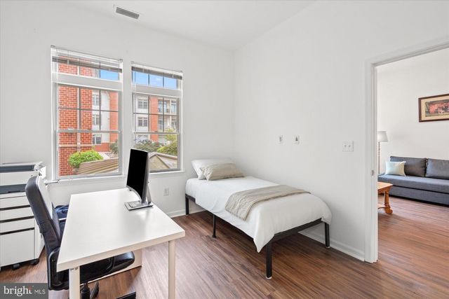 309 HOLLAND LN #104, Alexandria, VA 22314