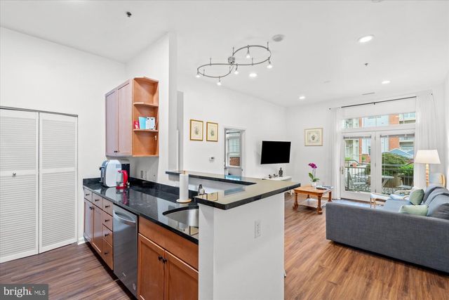 309 HOLLAND LN #104, Alexandria, VA 22314