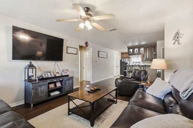 401 Crosby, Lindale, TX 75771