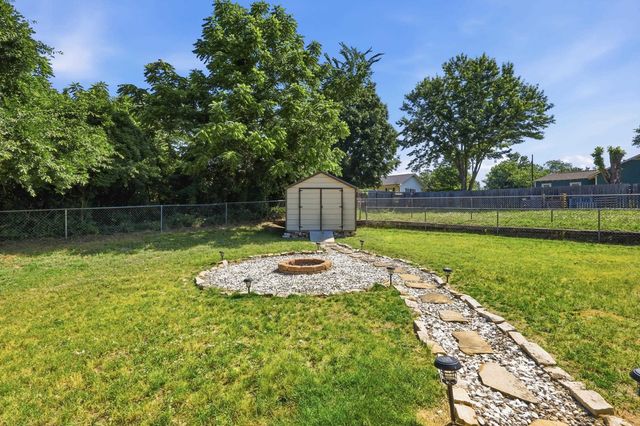 401 Crosby, Lindale, TX 75771