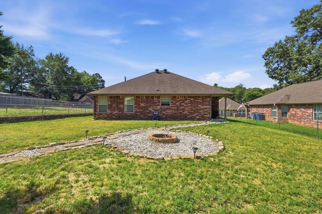 401 Crosby, Lindale, TX 75771