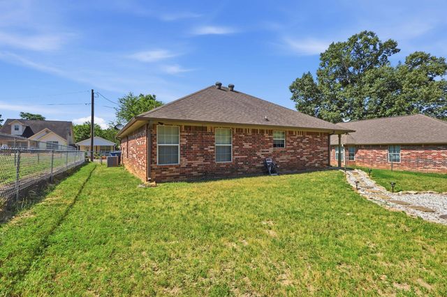 401 Crosby, Lindale, TX 75771