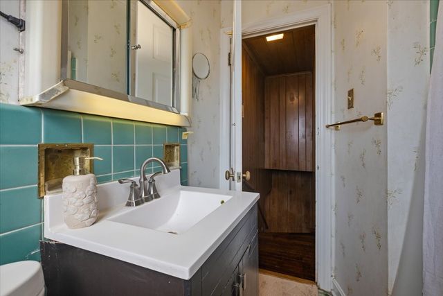 6956 N Kenton Avenue, Lincolnwood, IL 60712