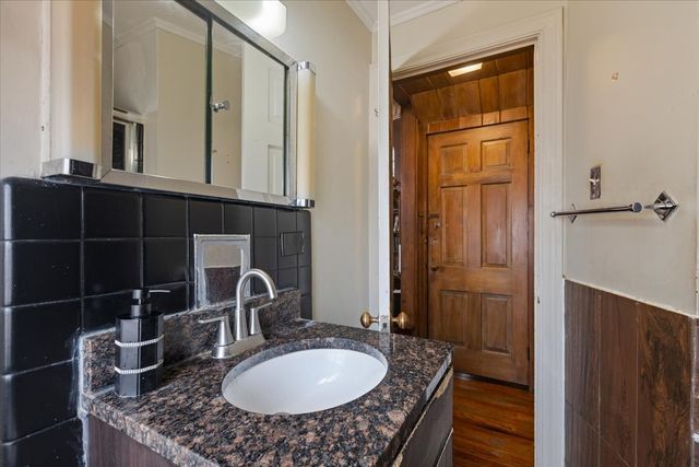 6956 N Kenton Avenue, Lincolnwood, IL 60712