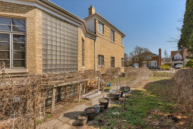 6956 N Kenton Avenue, Lincolnwood, IL 60712