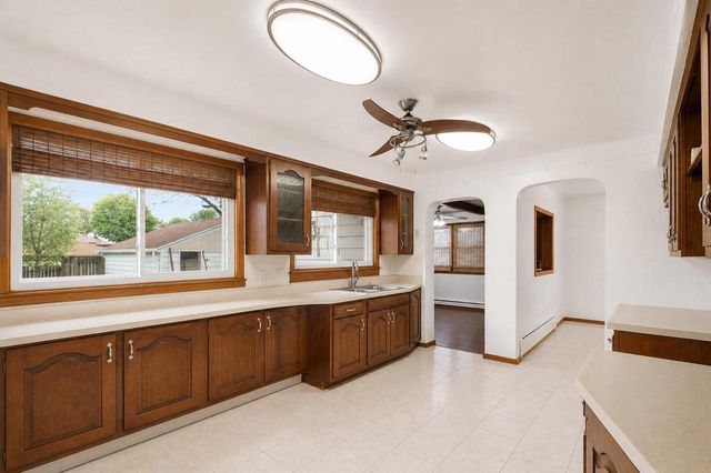 4076 N 90th STREET, Milwaukee, WI 53222