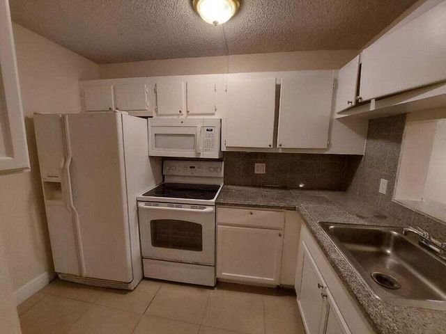 201 Foxtail Drive G1, Greenacres, FL 33415