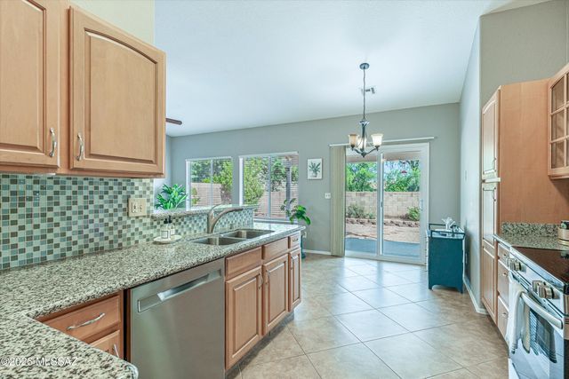 7600 W Summer Sun Lane, Tucson, AZ 85743
