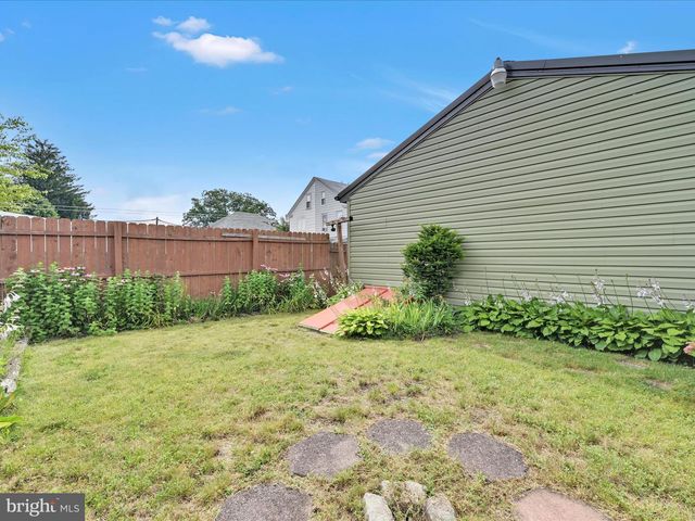 1 S STEVENS ST, Frackville, PA 17931