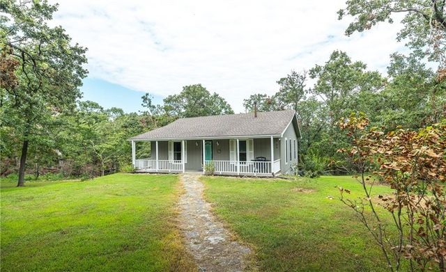 27093 Karrs Park Avenue, Warsaw, MO 65355