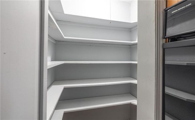 27093 Karrs Park Avenue, Warsaw, MO 65355