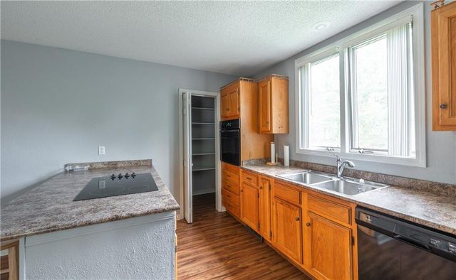 27093 Karrs Park Avenue, Warsaw, MO 65355