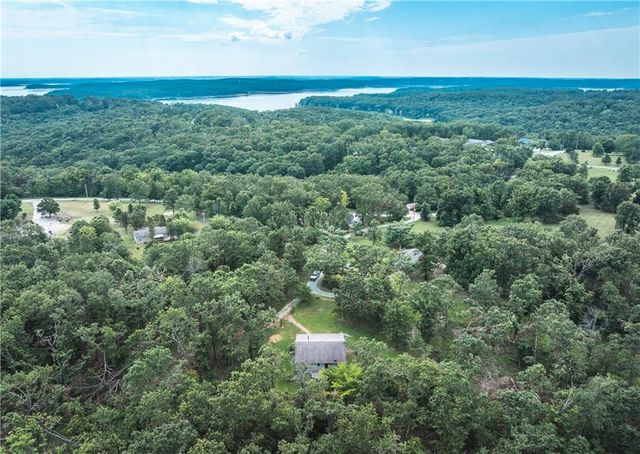 27093 Karrs Park Avenue, Warsaw, MO 65355