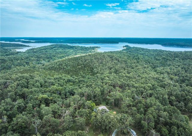 27093 Karrs Park Avenue, Warsaw, MO 65355