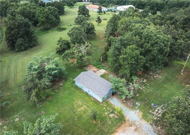 27093 Karrs Park Avenue, Warsaw, MO 65355