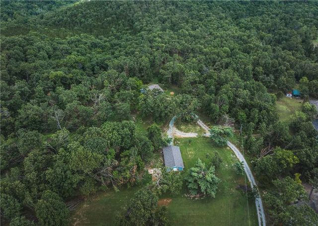 27093 Karrs Park Avenue, Warsaw, MO 65355