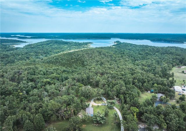 27093 Karrs Park Avenue, Warsaw, MO 65355