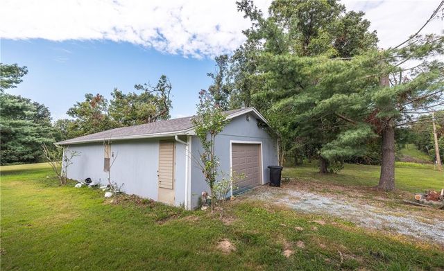 27093 Karrs Park Avenue, Warsaw, MO 65355