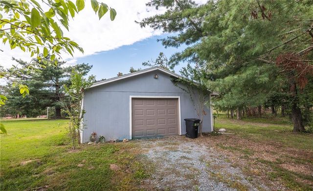 27093 Karrs Park Avenue, Warsaw, MO 65355