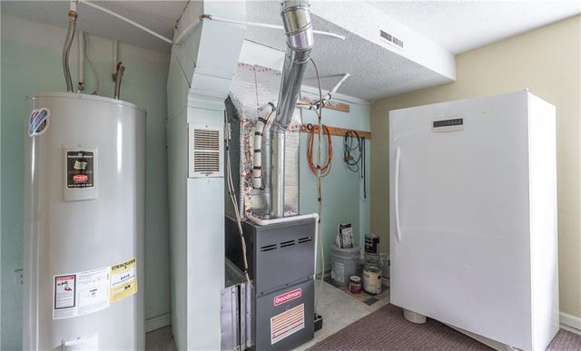 27093 Karrs Park Avenue, Warsaw, MO 65355