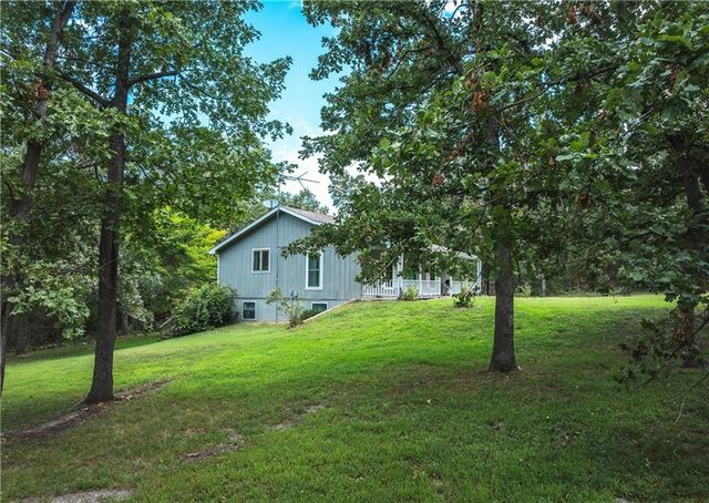 27093 Karrs Park Avenue, Warsaw, MO 65355