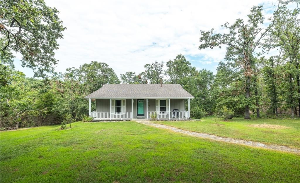 27093 Karrs Park Avenue, Warsaw, MO 65355