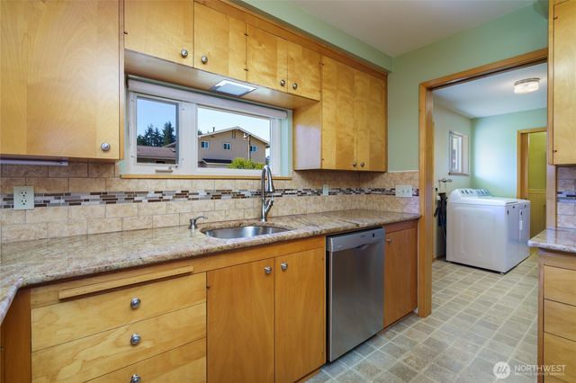 1015 35th Street, Anacortes, WA 98221