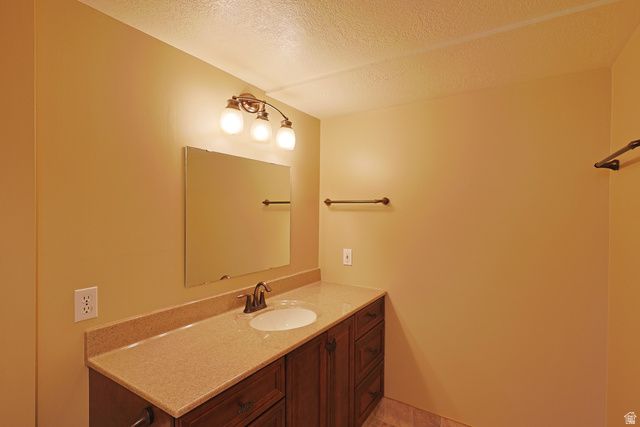 132 LARKIN LN, Kaysville, UT 84037