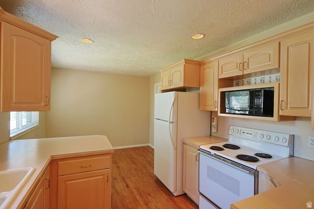 132 LARKIN LN, Kaysville, UT 84037