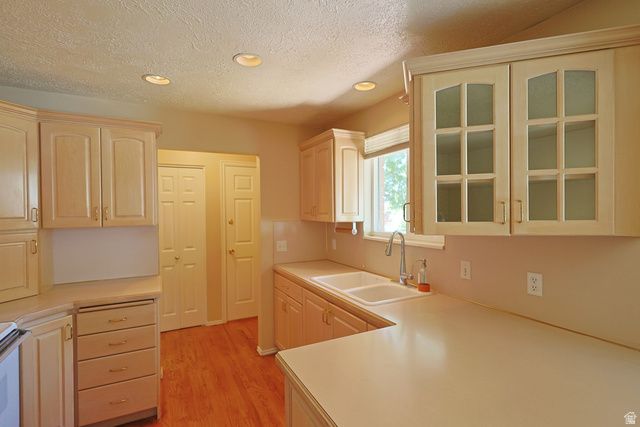 132 LARKIN LN, Kaysville, UT 84037