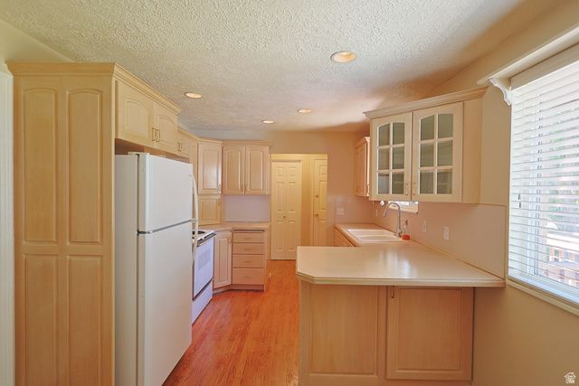 132 LARKIN LN, Kaysville, UT 84037