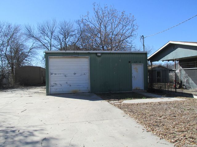 1610 N Whitman, San Antonio, TX 78211