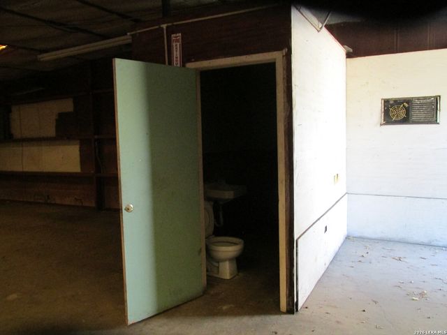 1610 N Whitman, San Antonio, TX 78211