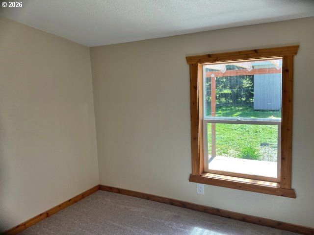 591 Se CARROL St, Winston, OR 97496