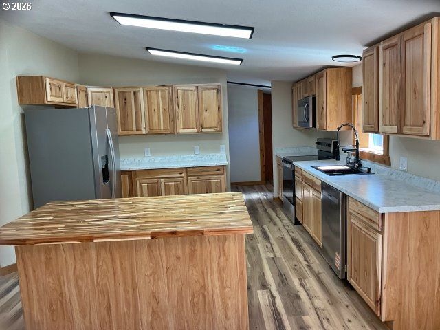 591 Se CARROL St, Winston, OR 97496