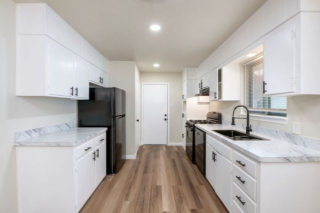 102 Mildred Lane, Benbrook, TX 76126