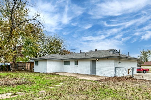 102 Mildred Lane, Benbrook, TX 76126