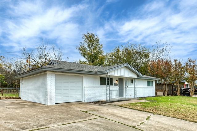 102 Mildred Lane, Benbrook, TX 76126