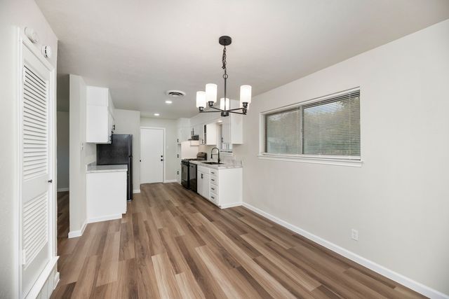 102 Mildred Lane, Benbrook, TX 76126