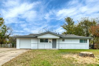 102 Mildred Lane, Benbrook, TX 76126