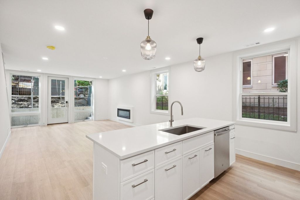 2323 N Lister Avenue, Chicago, IL 60614 — photo 5