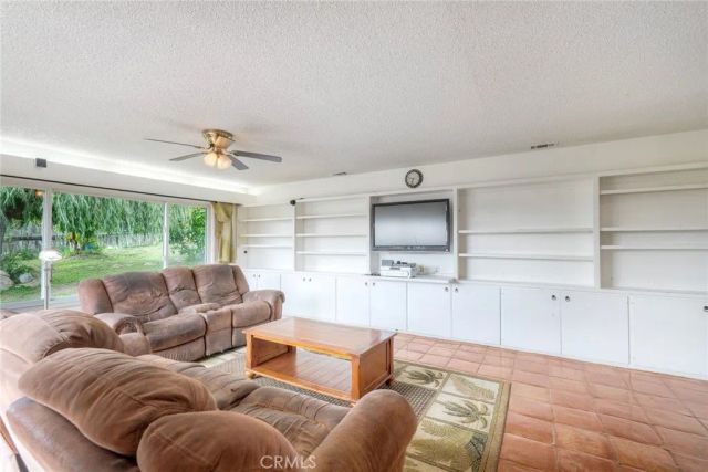 316 W Kalmia, Fallbrook, CA 92028